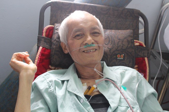 Gia dinh da mang anh den cho NSUT Duy Thanh chon hinh anh 1