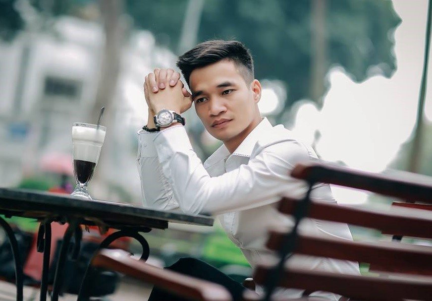 Le Roi ‘lot xac’ thanh ong chu trong bo anh moi hinh anh 4