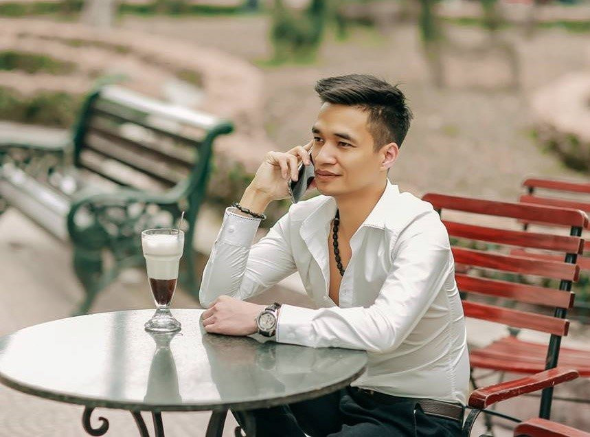 Le Roi ‘lot xac’ thanh ong chu trong bo anh moi hinh anh 8