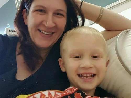 loi-tu-biet-day-nuoc-mat-em-be-ung-thu-danh-tang-me-truoc-khi-qua-doi