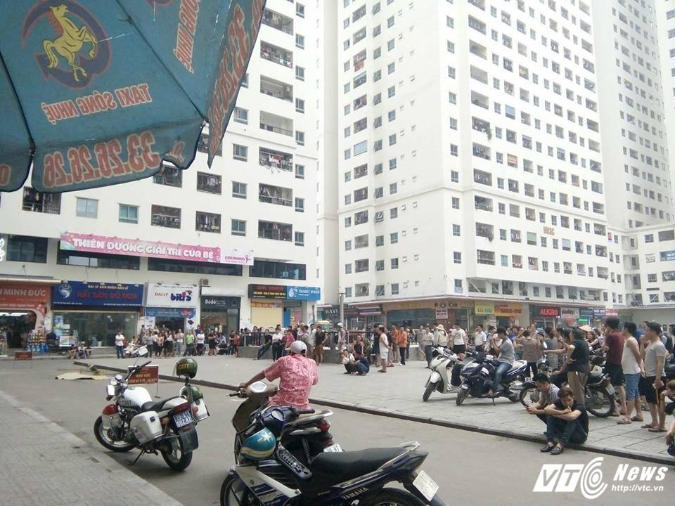 xác cô gái ở khu đô thị linh đàm, Cô gái tự tử ở khu đô thị Linh Đàm, tự tử ở khu đô thị linh đàm, rơi từ tầng cao chung cư linh đàm, tử tử ở chung cư linh đàm, clip tự tử , tự sát, chung cư linh đàm, khu đô thị linh đàm, tin tức, tin tức mới nhất, an ninh, điều trang, công an, cô gái tự tử ở linh đàm, vtc, vtc news, vtc.vn