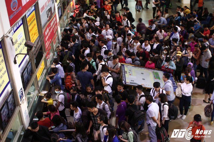 Hinh anh Hang ngan phuong tien chon chan tren pho Sai Gon truoc ky nghi le dai ngay - Xa hoi 15