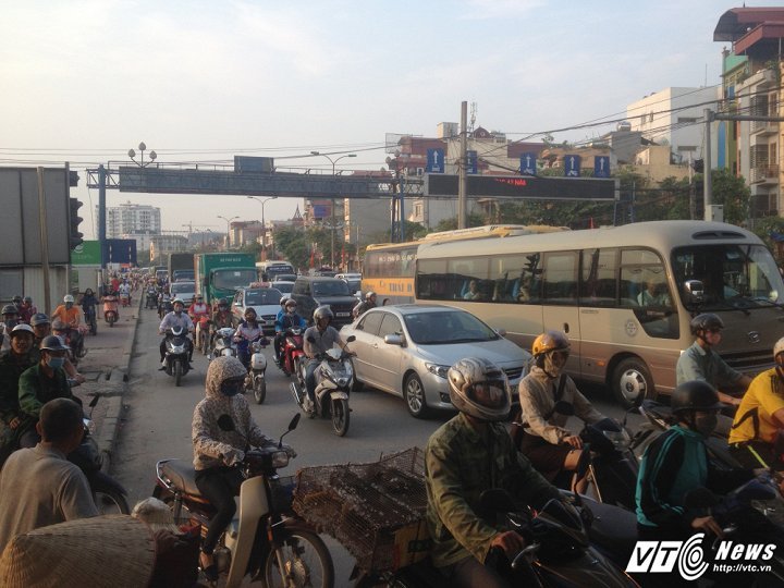 Hinh anh Hang ngan phuong tien chon chan tren pho Sai Gon truoc ky nghi le dai ngay - Xa hoi 21