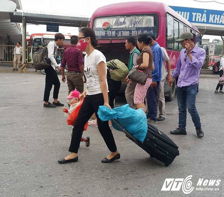 Hinh anh Anh: Nguoi dan khe ne vac do tro ve Thu do sau nghi le 30/4 - 1/5 15