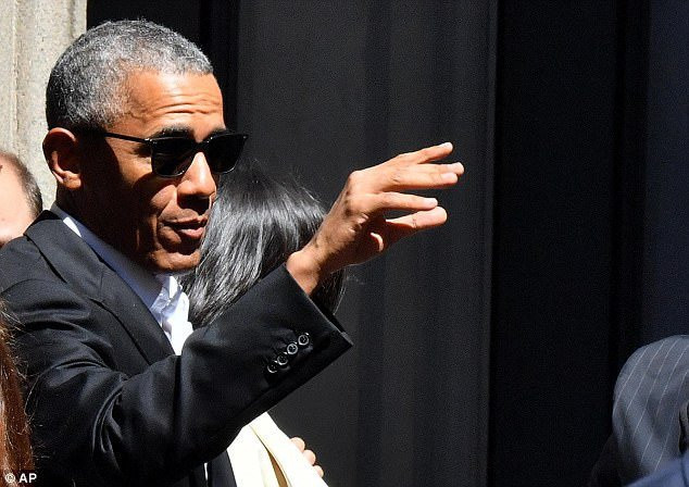 Obama xuat hien day phong cach o kinh do thoi trang Milan hinh anh 8