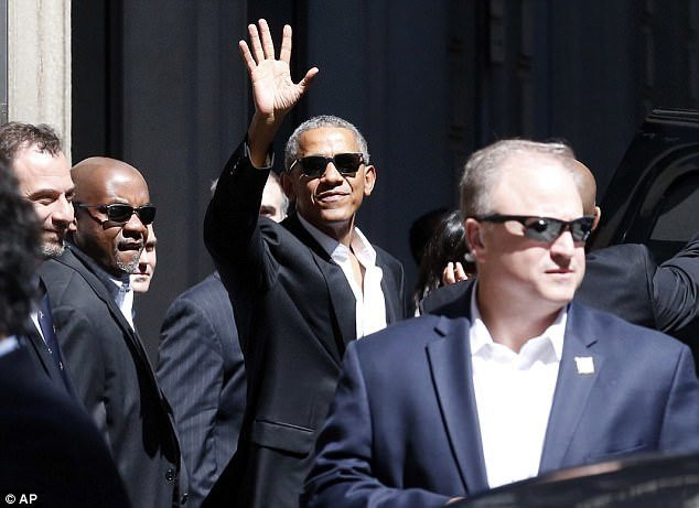 Obama xuat hien day phong cach o kinh do thoi trang Milan hinh anh 7