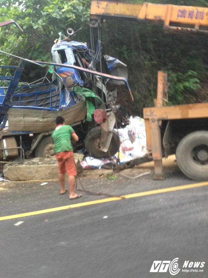 Hinh anh Xe cho cam dam vao vach nui 3 nguoi thuong vong o Hoa Binh