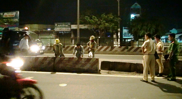 xe may va cham voi xe ba gac, 4 nguoi nhap vien cap cuu hinh anh 1