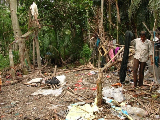 Hinh anh Di tam nhat duoc dan phao 105 ly mang ve nha gay ra vu no kinh hoang - Doi song 13