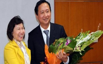 Hinh anh Chu tich nuoc huy quyet dinh khen thuong Huan chuong Lao dong doi voi ong Trinh Xuan Thanh 4