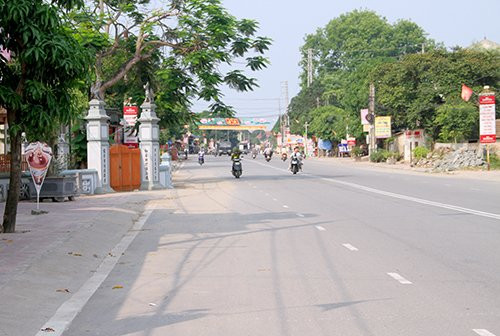 nha-tho-ho-khien-quoc-lo-cong-mem-mai-di-doi-hang-rao-7