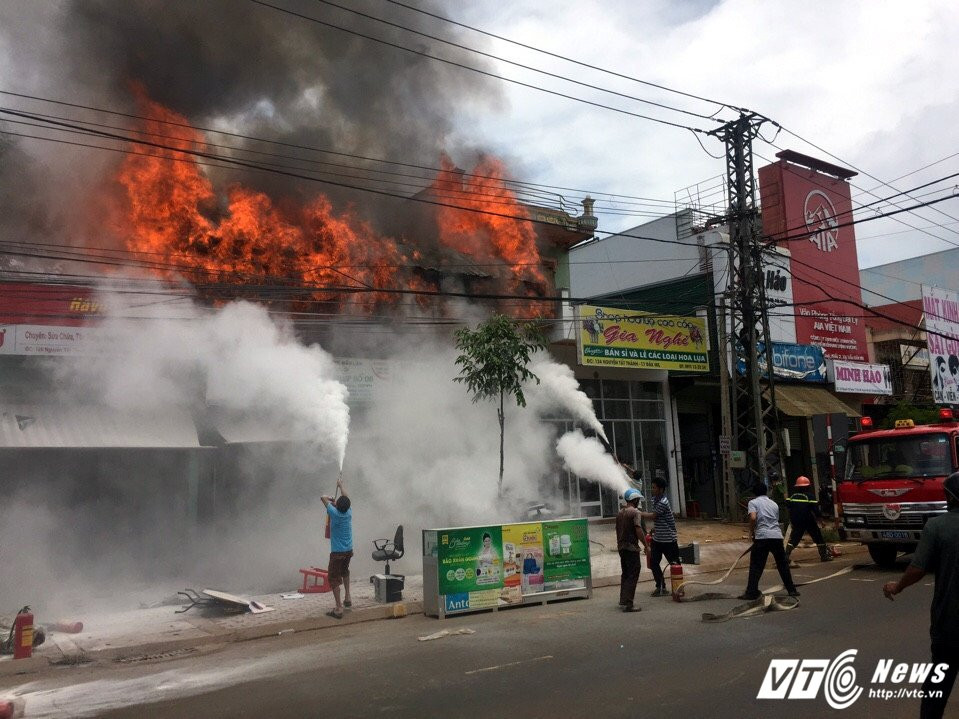 Hinh anh Video: Chay ngun ngut 3 cua hang o Dak Nong