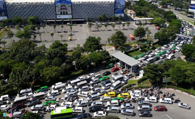 'Se thu hoi san golf o Tan Son Nhat neu anh huong an toan bay' hinh anh 1