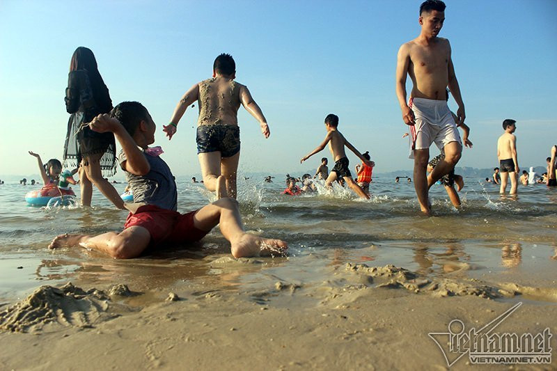 nắng nóng, nắng gay gắt, nóng kỷ lục, nóng thiêu đốt, Bãi Cháy, Quảng Ninh, Hạ Long