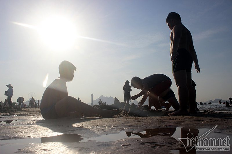 nắng nóng, nắng gay gắt, nóng kỷ lục, nóng thiêu đốt, Bãi Cháy, Quảng Ninh, Hạ Long