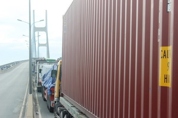 kẹt xe, cảng Cát Lái, ùn tắc giao thông, Sài Gòn, kẹt xe nghiêm trọng