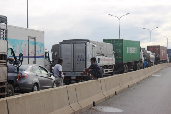 kẹt xe, cảng Cát Lái, ùn tắc giao thông, Sài Gòn, kẹt xe nghiêm trọng