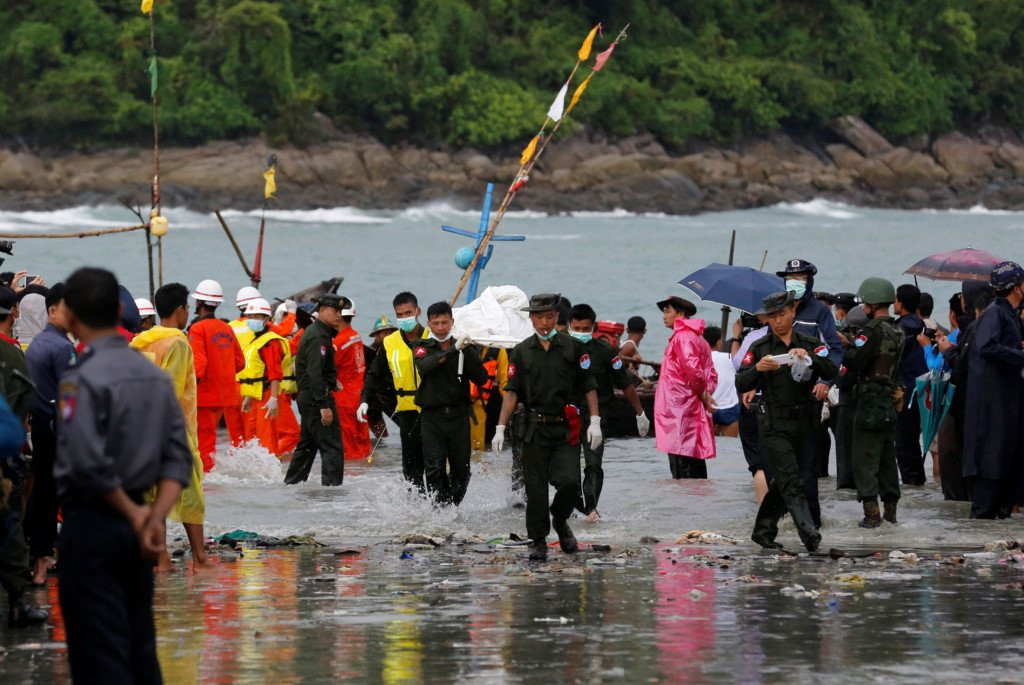 Hien truong cuu ho nan nhan may bay roi o Myanmar hinh anh 3