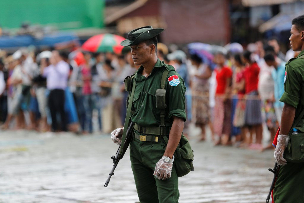 Hien truong cuu ho nan nhan may bay roi o Myanmar hinh anh 9