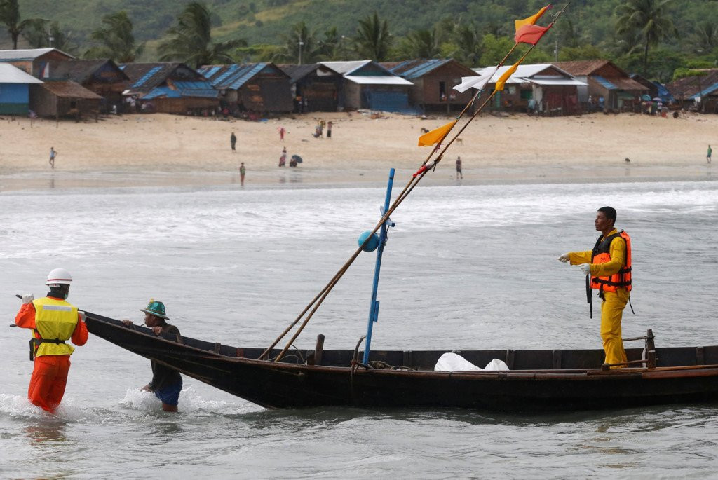 Hien truong cuu ho nan nhan may bay roi o Myanmar hinh anh 7