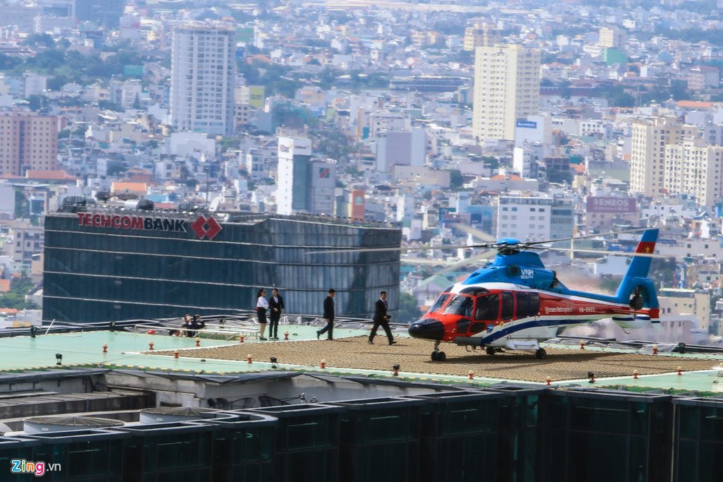 Canh truc thang dap tren cao oc o trung tam Sai Gon hinh anh 5