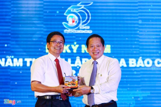 'Bao chi khong tien kip se tut hau so mang xa hoi' hinh anh 1