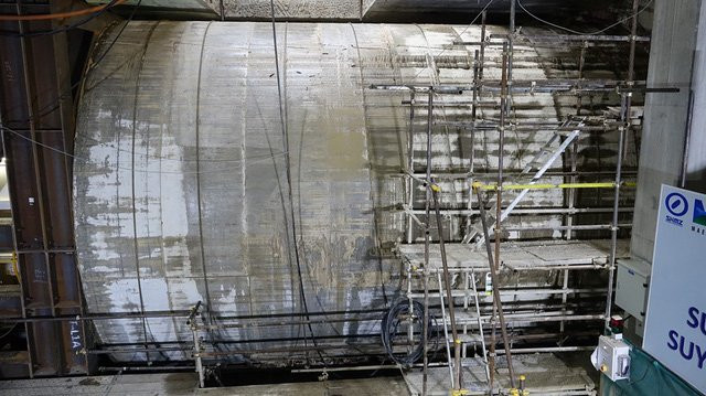 Vỏ hầm nhìn từ bên ngoài.