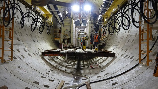 Hầm nối 2 ga nhìn từ hướng mũi khoan.