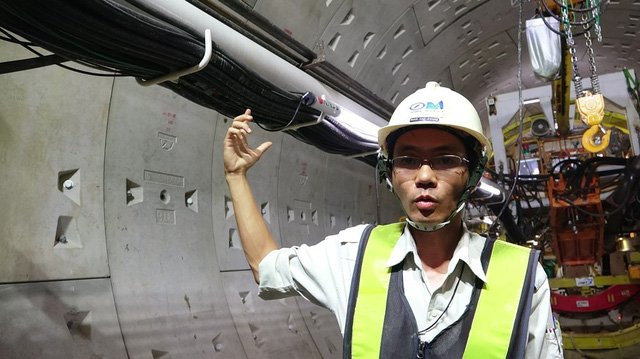 Ống dẫn các hợp chất vào mũi khoan.