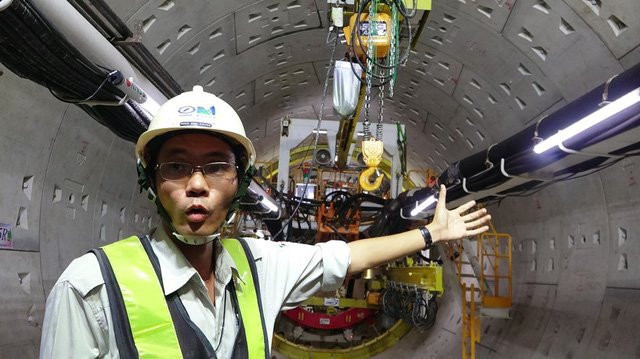 Đường ống bên này là đường dẫn đất đá.