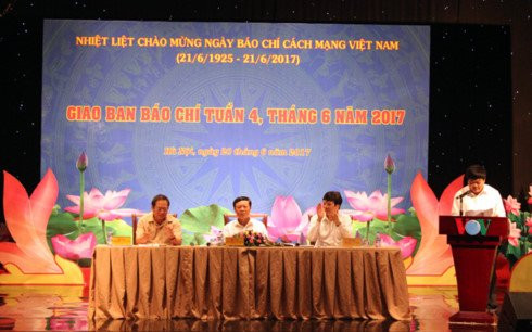 ong vo van thuong soi roi lai su menh cua nguoi lam bao hinh 3