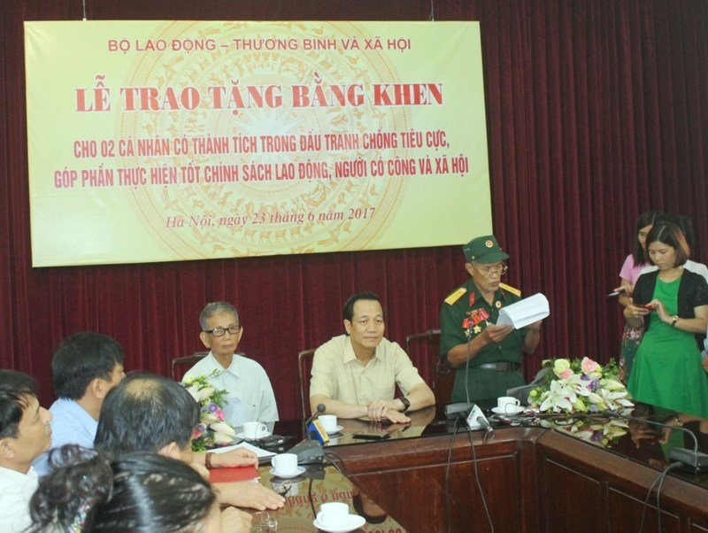 Bộ trưởng trao bằng khen cho hai lão nông ở Bắc Ninh - ảnh 2