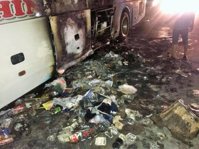 45 nguoi may man thoat khoi chiec xe giuong nam boc chay trong dem hinh anh 2