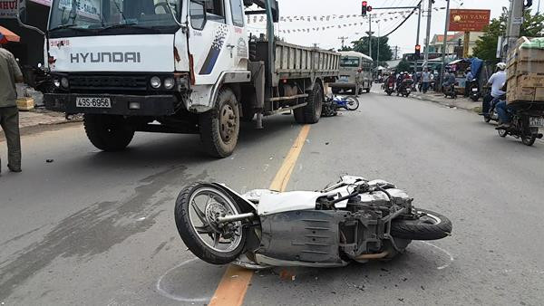 tai nạn, tông xe liên hoàn, Sài Gòn, xe tải cẩu