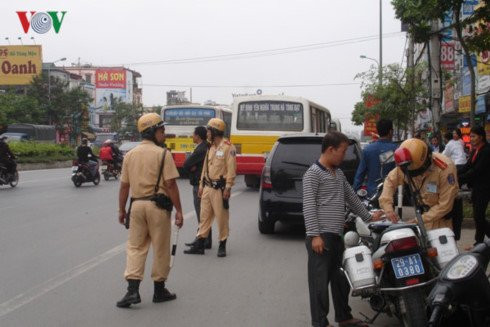 hang trieu chu xe sap bi xu phat vi lai xe khong co giay to goc hinh 1