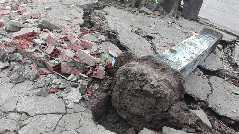 Di dời khẩn 11 căn nhà sau cơn mưa lớn - ảnh 3