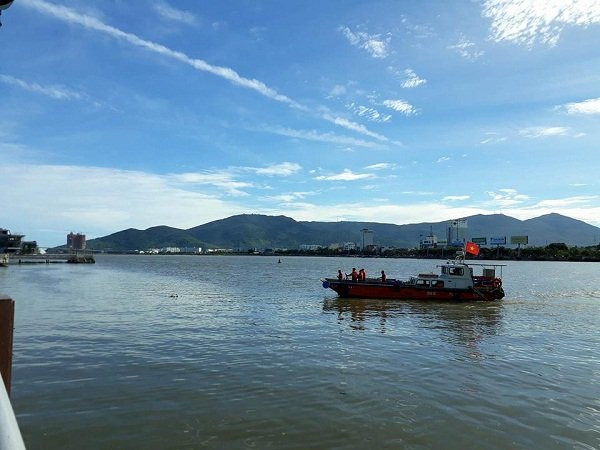 nhảy cầu tự vẫn, cảnh sát cơ động, cầu sông Hàn, Đà Nẵng