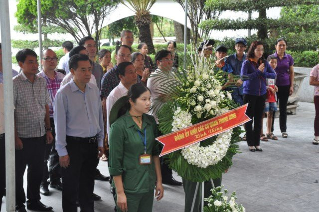 Đảng bộ Khối các cơ quan Trung ương trao tặng nhà tình nghĩa cho các gia đình có công với cách mạng - ảnh 4