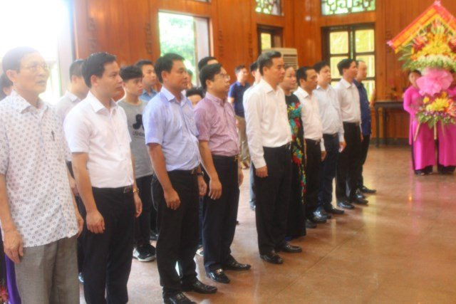 Đảng bộ Khối các cơ quan Trung ương trao tặng nhà tình nghĩa cho các gia đình có công với cách mạng - ảnh 1