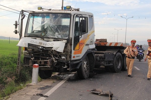 tai nạn giao thông, xe container, tai nạn liên hoàn, quốc lộ 1A, Quảng Nam