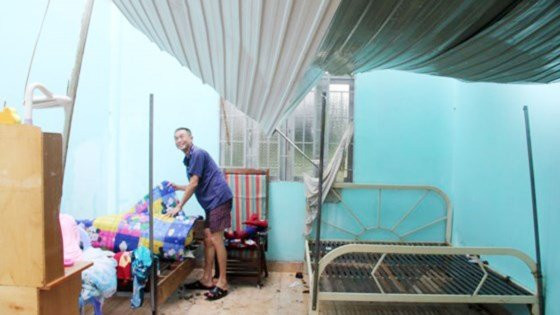 Mưa đá kèm lốc xoáy thổi bay hơn 40 mái nhà ảnh 4