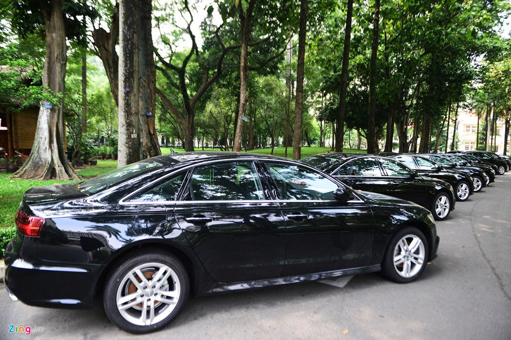 Can canh dan xe sang phuc vu APEC trong Dinh Thong Nhat hinh anh 3