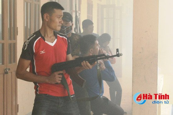 photo gay can man giai cuu con tin tai ubnd huyen vu quang