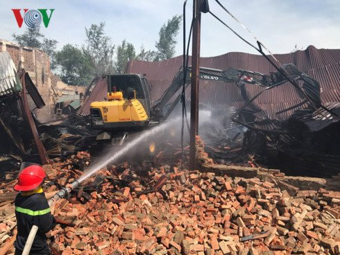 xuong go boc chay kinh hoang trong dem gay thiet hai 7 ty dong hinh 2