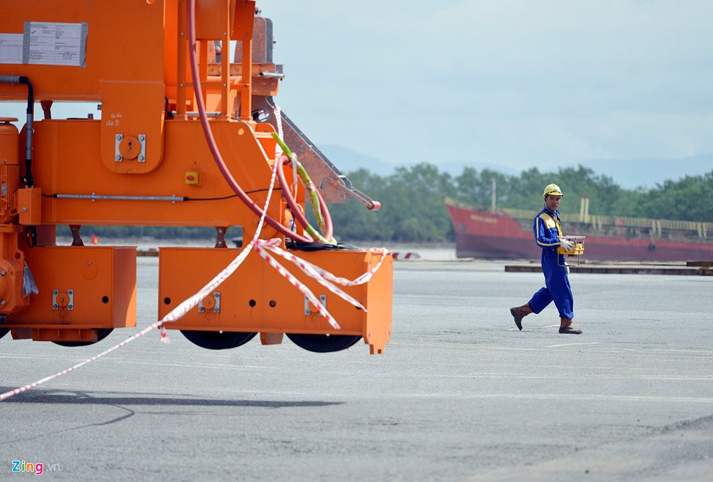 Di chuyen can cau 700 tan bang dieu khien tu xa o Hai Phong hinh anh 5