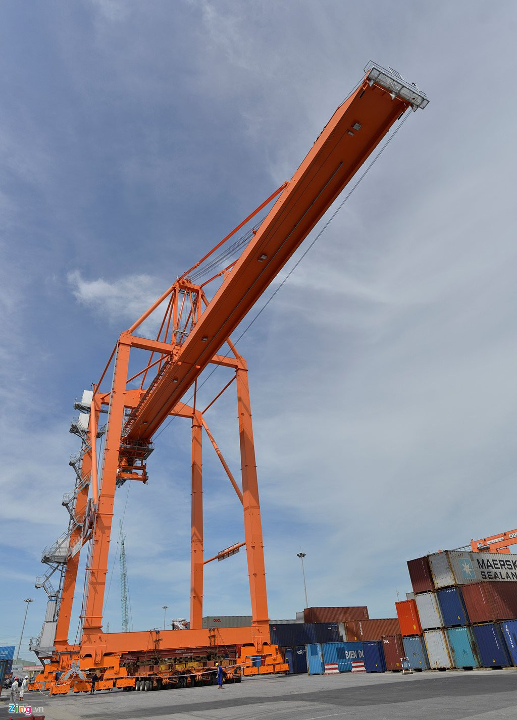 Di chuyen can cau 700 tan bang dieu khien tu xa o Hai Phong hinh anh 9