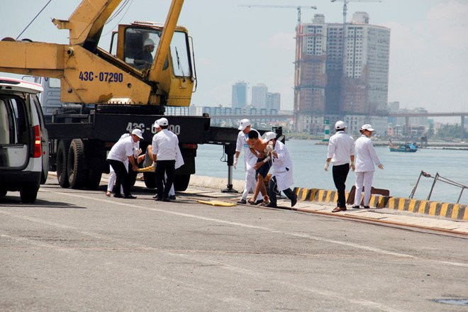 Mục kích diễn tập chống khủng bố trên cảng Tiên Sa - ảnh 8