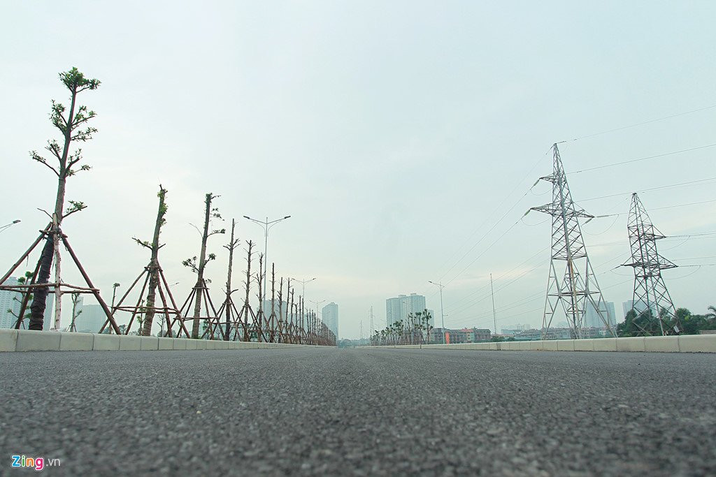 Toan canh duong moi 1.500 ty noi Nguyen Xien - Xa La hinh anh 2