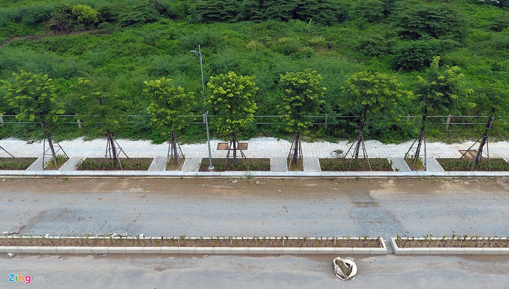 Toan canh duong moi 1.500 ty noi Nguyen Xien - Xa La hinh anh 7