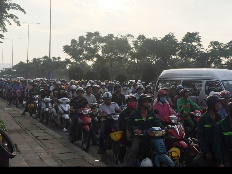 Xe cấp cứu Phú Yên tông xế hộp trên đại lộ Mai Chí Thọ - ảnh 2